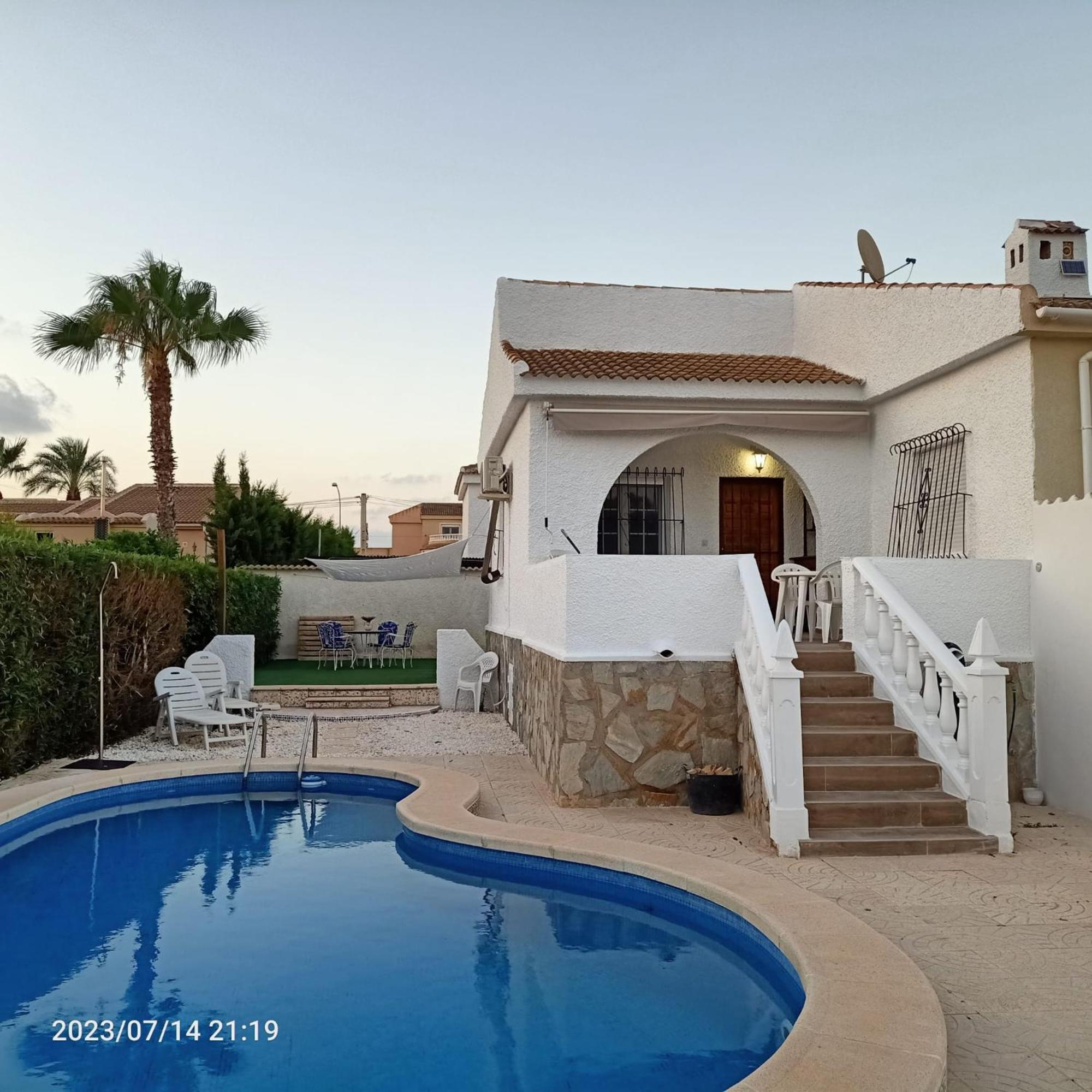 Acogedora Casa Con Piscina Villa Torrevieja Dış mekan fotoğraf